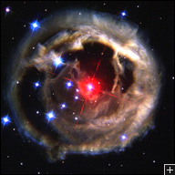 V838 est une étoile de la constellation de la Licorne. Crédit : NASA & ESA
